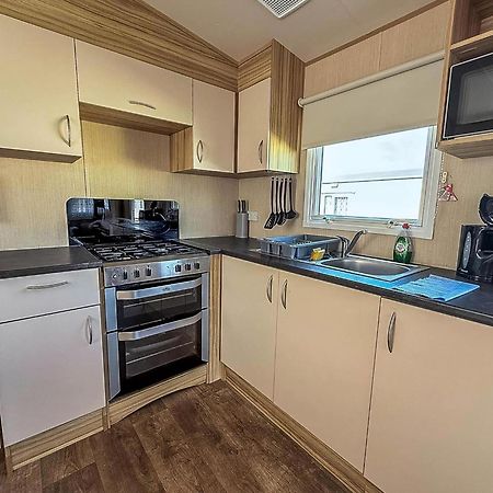 Great 8 Berth Caravan In Norfolk Near To Great Yarmouth Ref 20178Bs Hopton on Sea Buitenkant foto